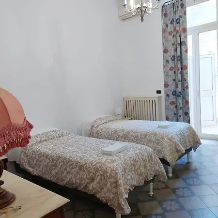 Dante Alighieri House דירה